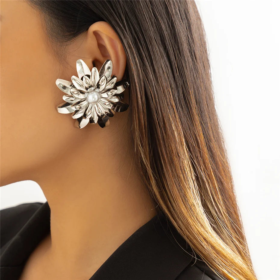 Vintage Metal Flower Stud Earrings