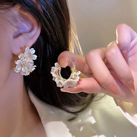 Exquisite White Flower Hoop Earrings